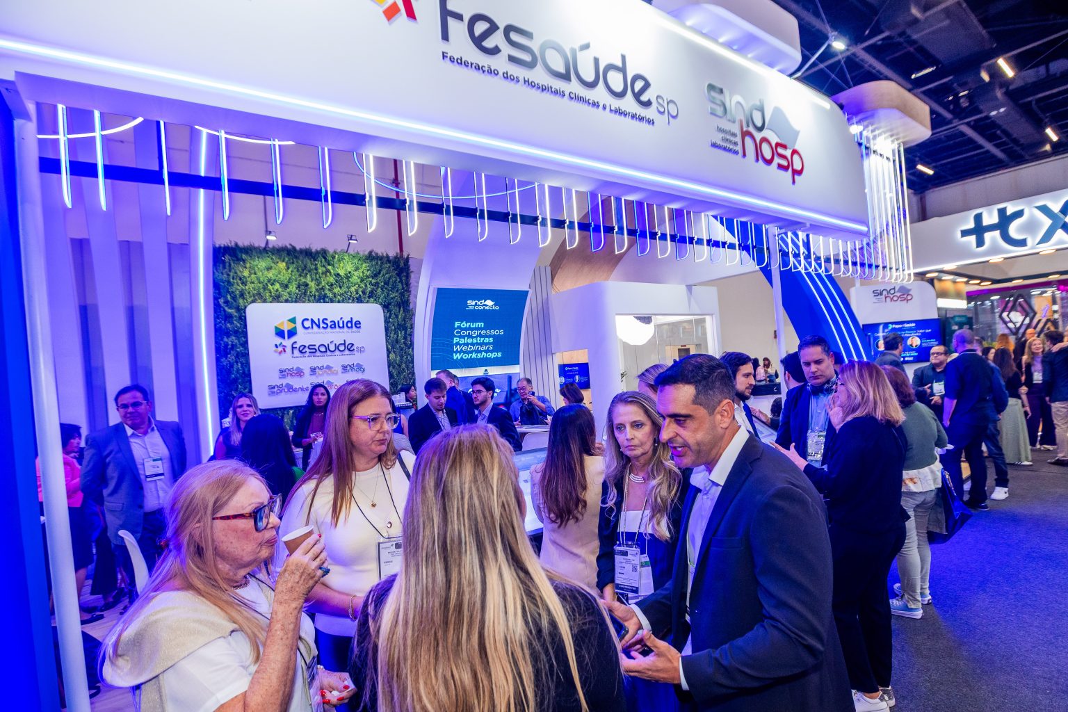 Estande da FESAÚDE recebe prêmio de sustentabilidade